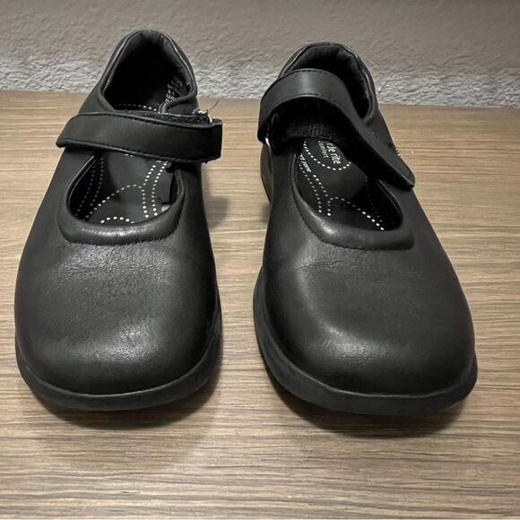 Stride Rite Black Leather Mckenzie mary jane Slip on Velcro shoe 10.5 - Picture 2 of 8
